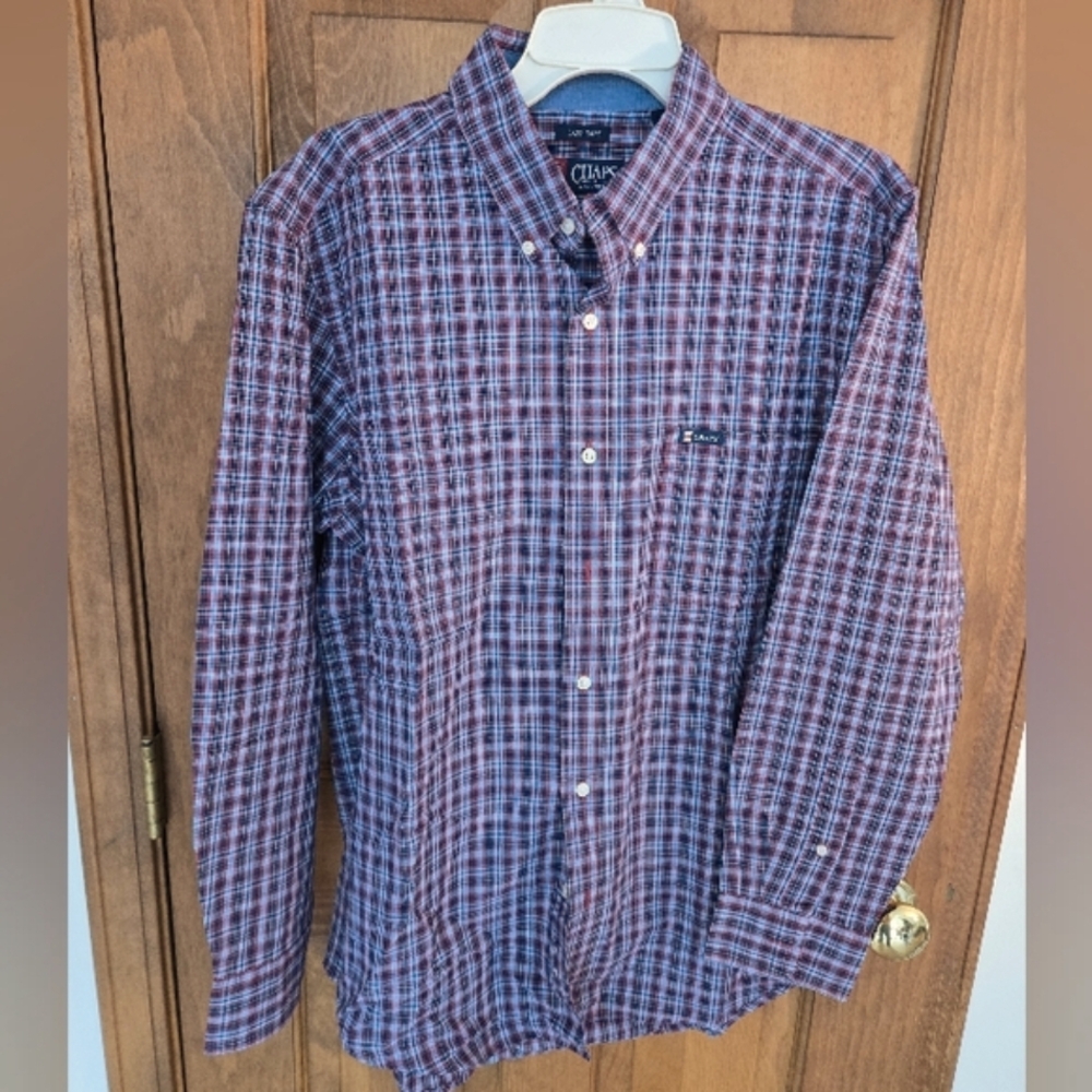 Chaps Men's Easy Care Red and Gray plaid Casual Button Down Shirt Sz Med.